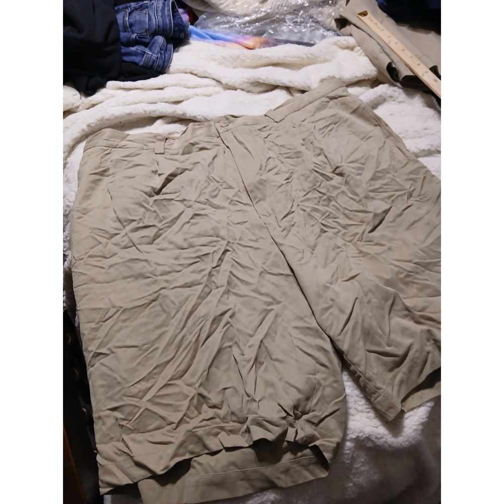 Tommy Bahama Relax Fit Chino Pleated‎ Shorts Mens 42x9 Beige Silk Flap Pocket